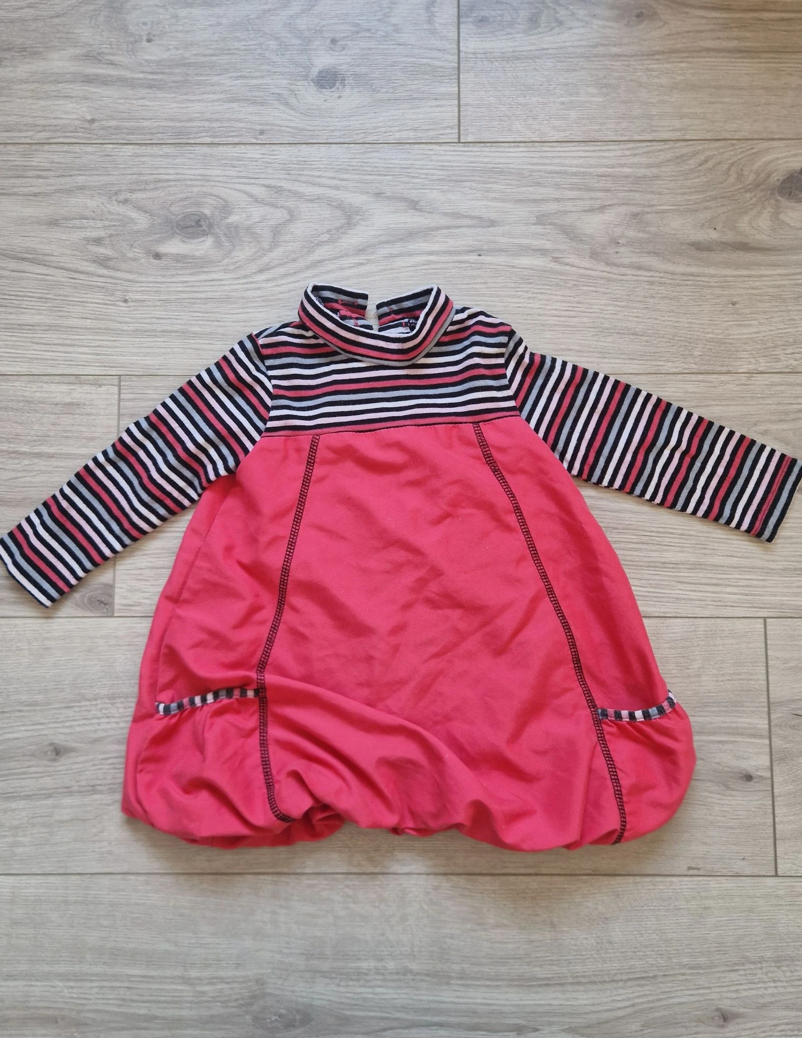 🌈 Robe manches longues – bébé fille – 18 mois – bon état